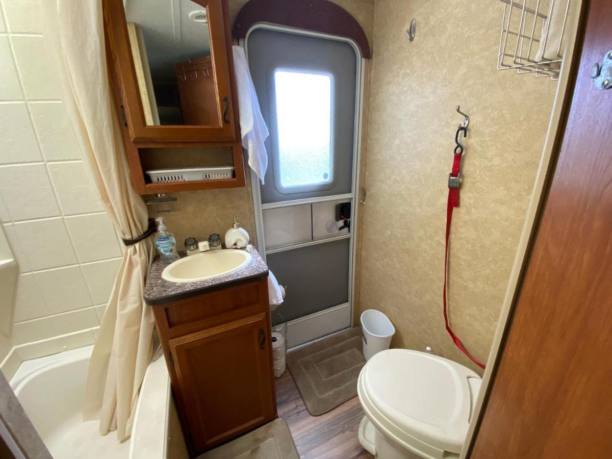Water Front Tracer Rv By Glampers Camp Hotel Port Charlotte Exterior photo